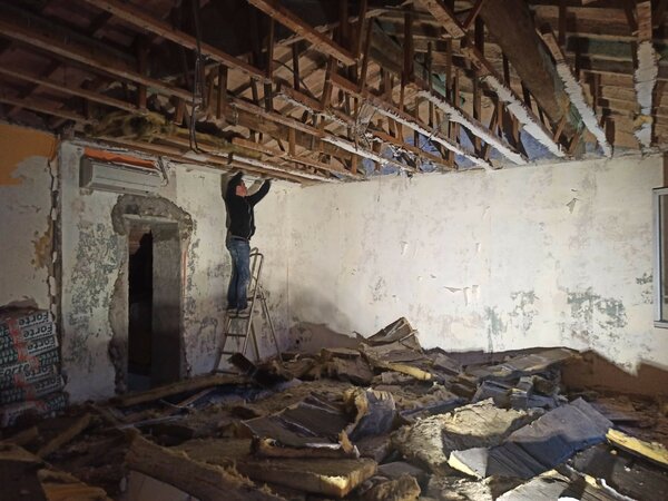 -* Dépose des anciens plafonds et isolation pour une remise aux normes énergétiques actuelles sur Saint Gély du fesc