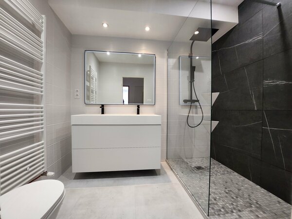 Rénovation totale d'une salle de bain sur Saint Jean de vedas avec douche italienne