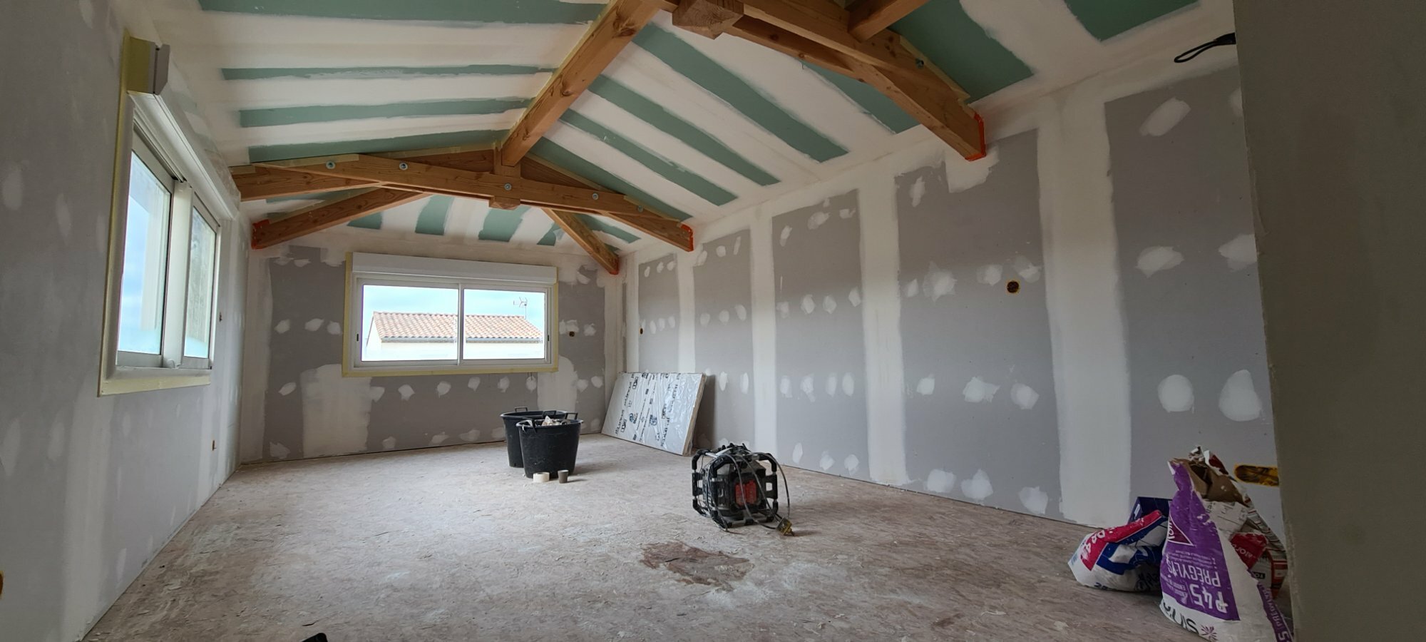 Isolation phonique: plafond, sol, cloison, mur, mousse